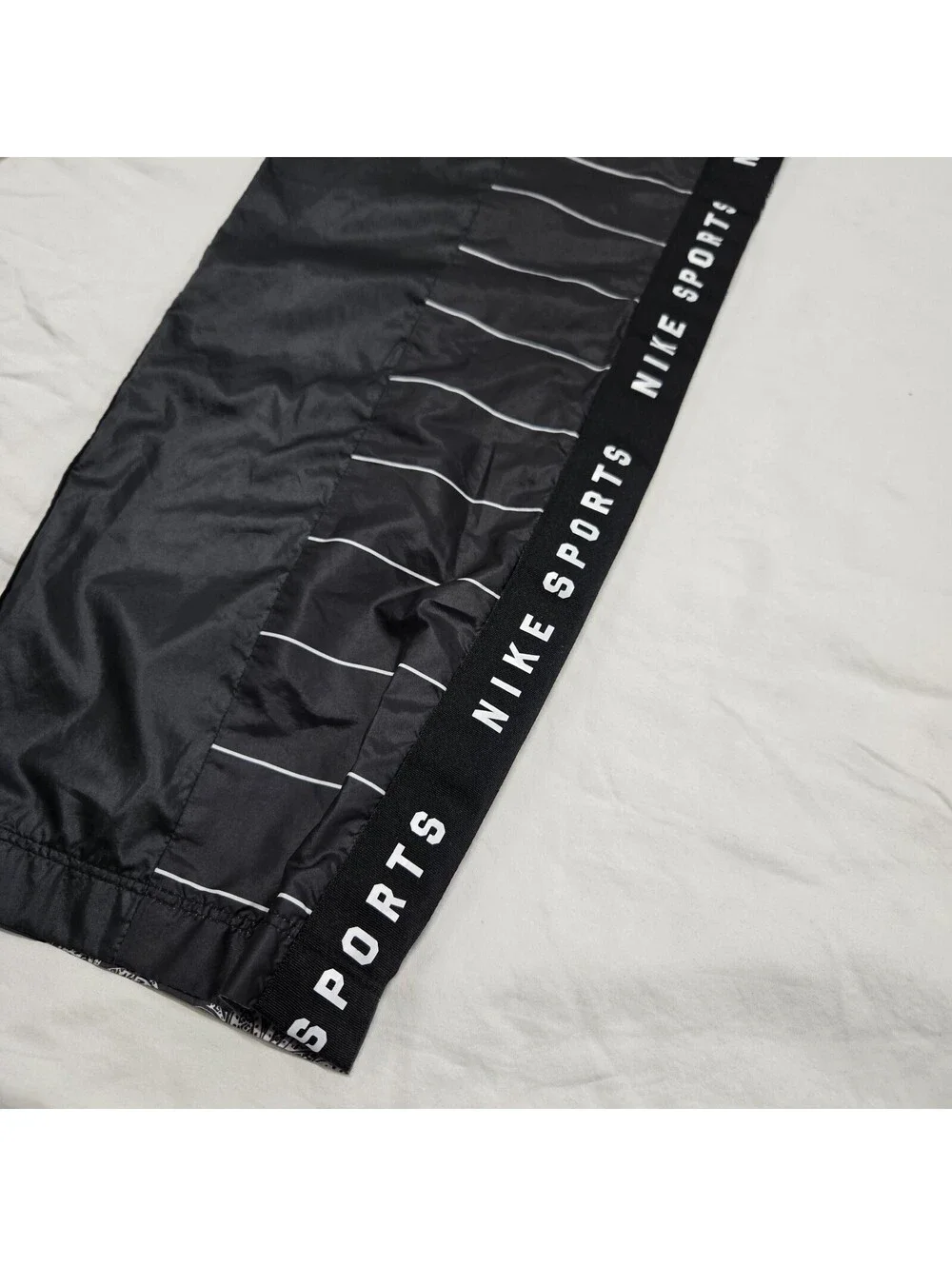 Women's MEDIUM Nike Sportswear NSW Woven Track Pants Patchwork Snap AR2940-010
